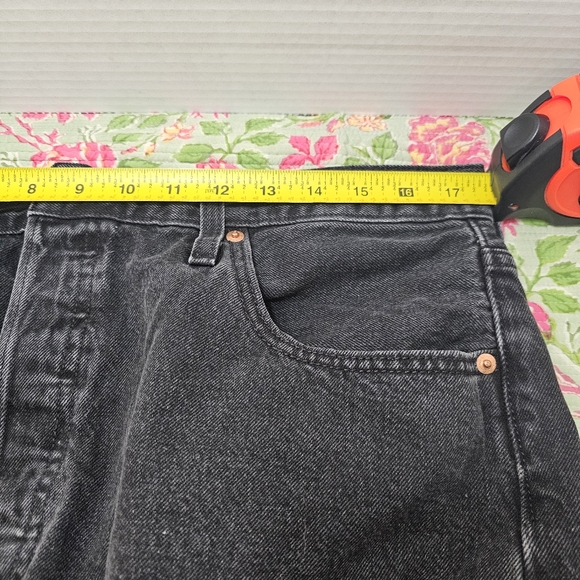 Levi’s 501 Black Button Down Jean Shorts Waist 34 - Picture 5 of 15